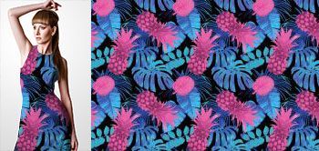09025v Materiał ze wzorem kolorowane ananasy i owoce durianu w kolorze fuksji na tle z niebieskich liści egzotycznych